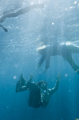Click to view full size image
==============
fear-the-walking-dead-s02e01-monster-019.jpg fear-the-walking-dead-s02e01-monster-019.jpg