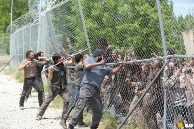 S04E02 - Infected
