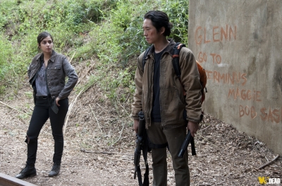 S04E15 - Us

