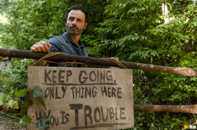 S07E07 - Sing Me a Song
