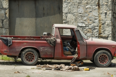 S07E09 - Rock in the Road
