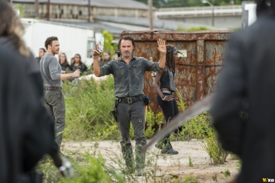 S07E09 - Rock in the Road
