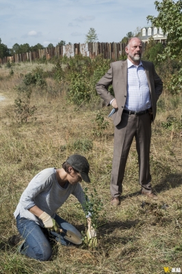 S07E15 - Something They Need
