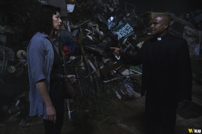 S09E03 - Warning Signs
