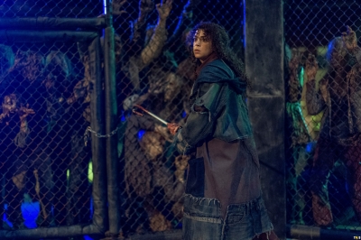 Click to view full size image
==============
the-walking-dead-dead-city-s01e04-everybody-wins-a-prize-031.jpg the-walking-dead-dead-city-s01e04-everybody-wins-a-prize-031.jpg