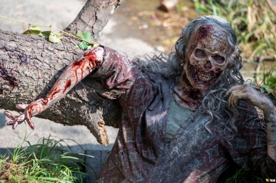 twd-world-beyond-s01e02-the-blaze-of-gory-bastidores-014.jpg