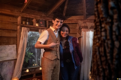 twd-world-beyond-s01e02-the-blaze-of-gory-bastidores-015.jpg