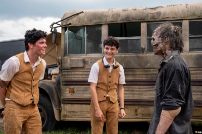 twd-world-beyond-s01e02-the-blaze-of-gory-bastidores-024.jpg