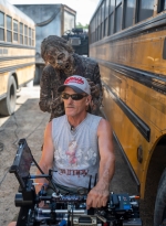 twd-world-beyond-s01e02-the-blaze-of-gory-bastidores-005.jpg