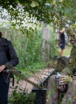 twd-world-beyond-s01e02-the-blaze-of-gory-bastidores-008.jpg