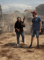 twd-world-beyond-s01e02-the-blaze-of-gory-bastidores-016.jpg