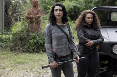 the-walking-dead-world-beyond-s02e09-death-and-the-dead-011.JPG
