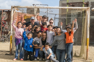 Click to view full size image
==============
fear-the-walking-dead-s02e11-pablo-e-jessica-bastidores-010.jpg fear-the-walking-dead-s02e11-pablo-e-jessica-bastidores-010.jpg