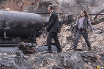 Click to view full size image
==============
fear-the-walking-dead-s05e13-leave-what-you-dont-017.jpg fear-the-walking-dead-s05e13-leave-what-you-dont-017.jpg