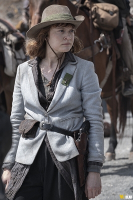 Click to view full size image
==============
fear-the-walking-dead-s05e13-leave-what-you-dont-026.jpg fear-the-walking-dead-s05e13-leave-what-you-dont-026.jpg