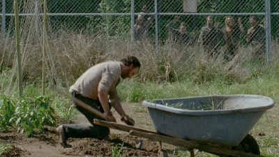 Click to view full size image
==============
thewalkingdead0401-0062.jpg thewalkingdead0401-0062.jpg