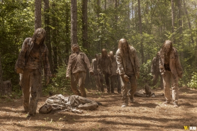 Click to view full size image
==============
the-walking-dead-s10e01-lines-we-cross-030.jpg the-walking-dead-s10e01-lines-we-cross-030.jpg