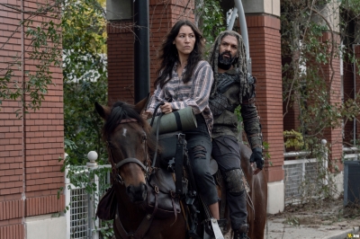 Click to view full size image
==============
the-walking-dead-s10e14-look-at-the-flowers-017.jpg the-walking-dead-s10e14-look-at-the-flowers-017.jpg