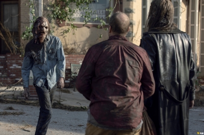 Click to view full size image
==============
the-walking-dead-s10e14-look-at-the-flowers-024.jpg the-walking-dead-s10e14-look-at-the-flowers-024.jpg