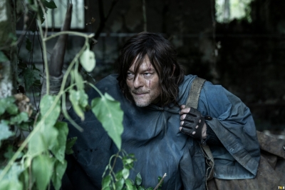 Click to view full size image
==============
the-walking-dead-daryl-dixon-s01e01-lame-perdue-058.jpg the-walking-dead-daryl-dixon-s01e01-lame-perdue-058.jpg