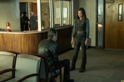 Click to view full size image
==============
the-walking-dead-dead-city-s03e01-trillium-025.jpg the-walking-dead-dead-city-s03e01-trillium-025.jpg