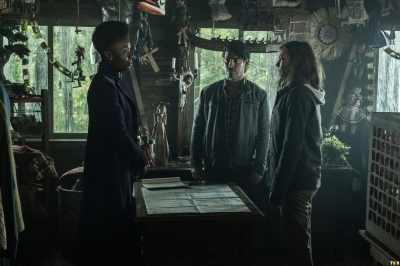 Click to view full size image
==============
the-walking-dead-dead-city-s03e04-found-lost-008.jpg the-walking-dead-dead-city-s03e04-found-lost-008.jpg
