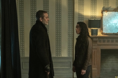 Click to view full size image
==============
the-walking-dead-dead-city-s03e04-found-lost-035.jpg the-walking-dead-dead-city-s03e04-found-lost-035.jpg